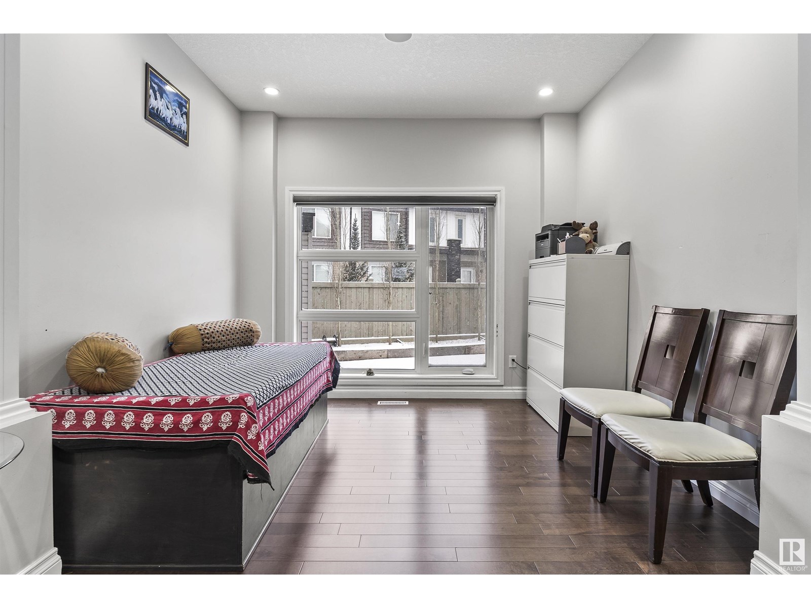 2228 22 ST NW