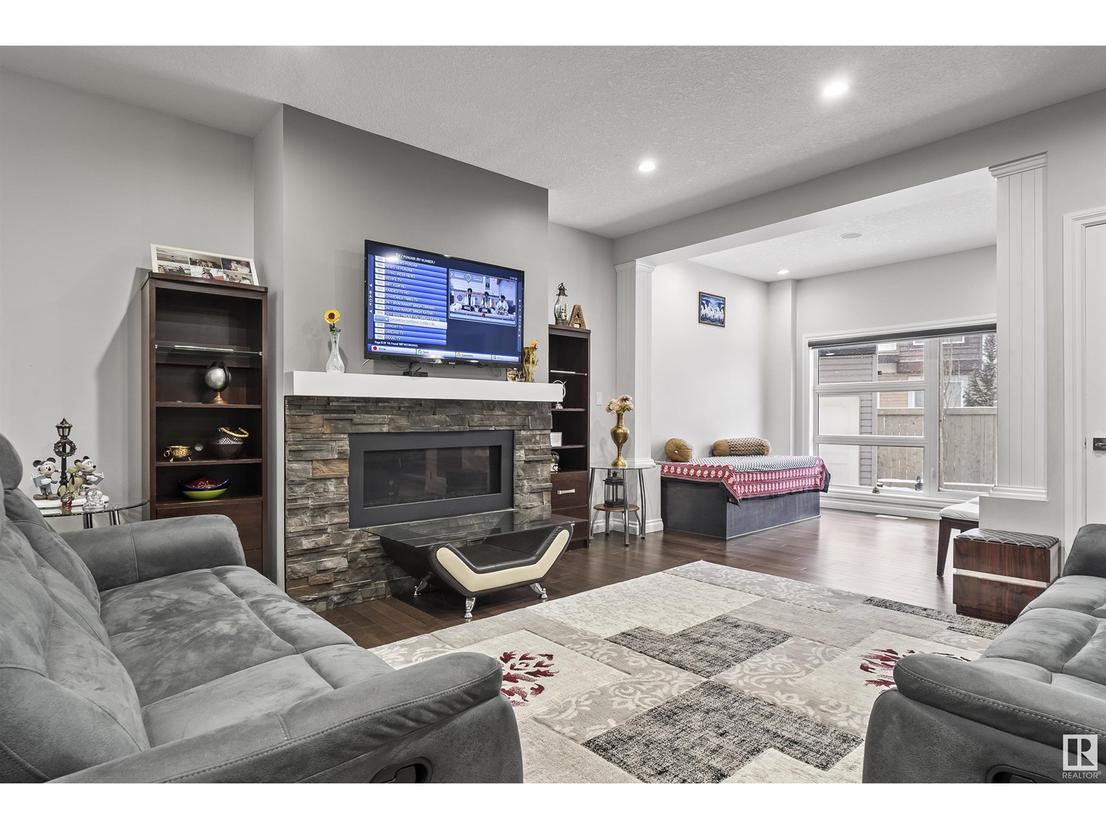 2228 22 ST NW