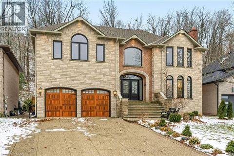 82 MAPLE Drive Stoney Creek ON L8G3C2