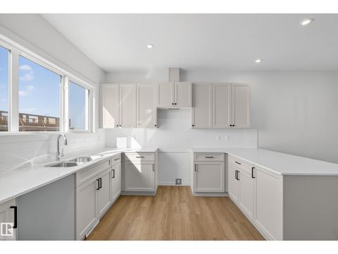 13 NERINE CR St. Albert AB T8N8C6