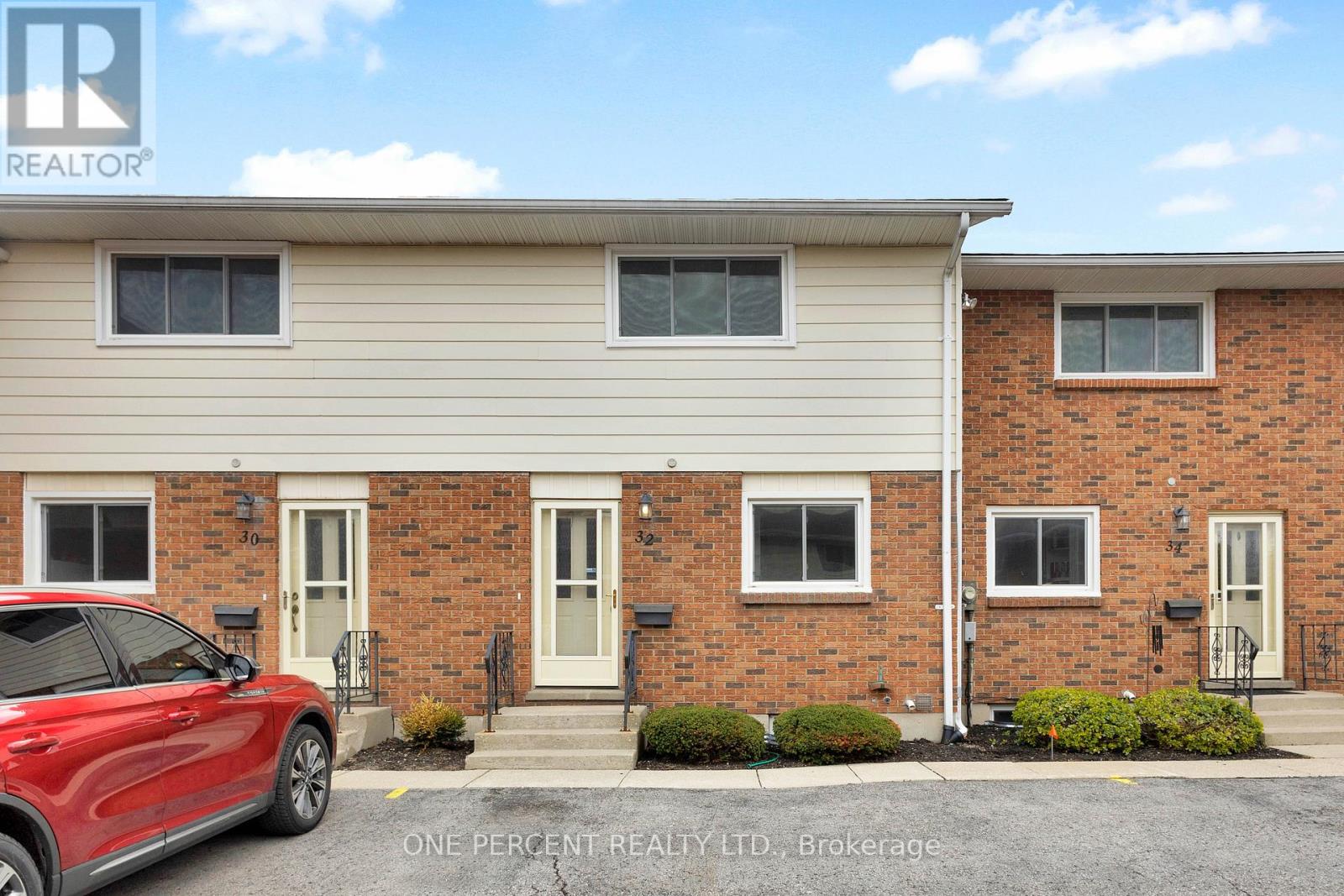 Photo 1 of 35 — 32 MONTCLAIR CRESCENT, Norfolk (Simcoe), ON N3Y4R9