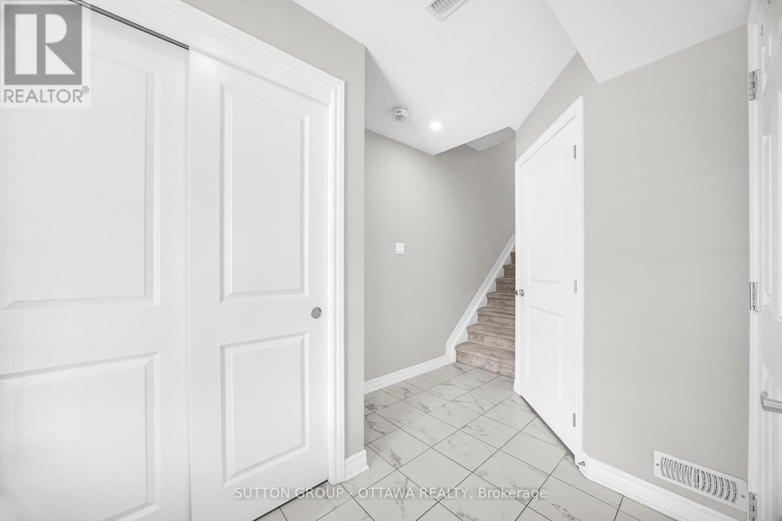 612 LAURALEAF CRESCENT