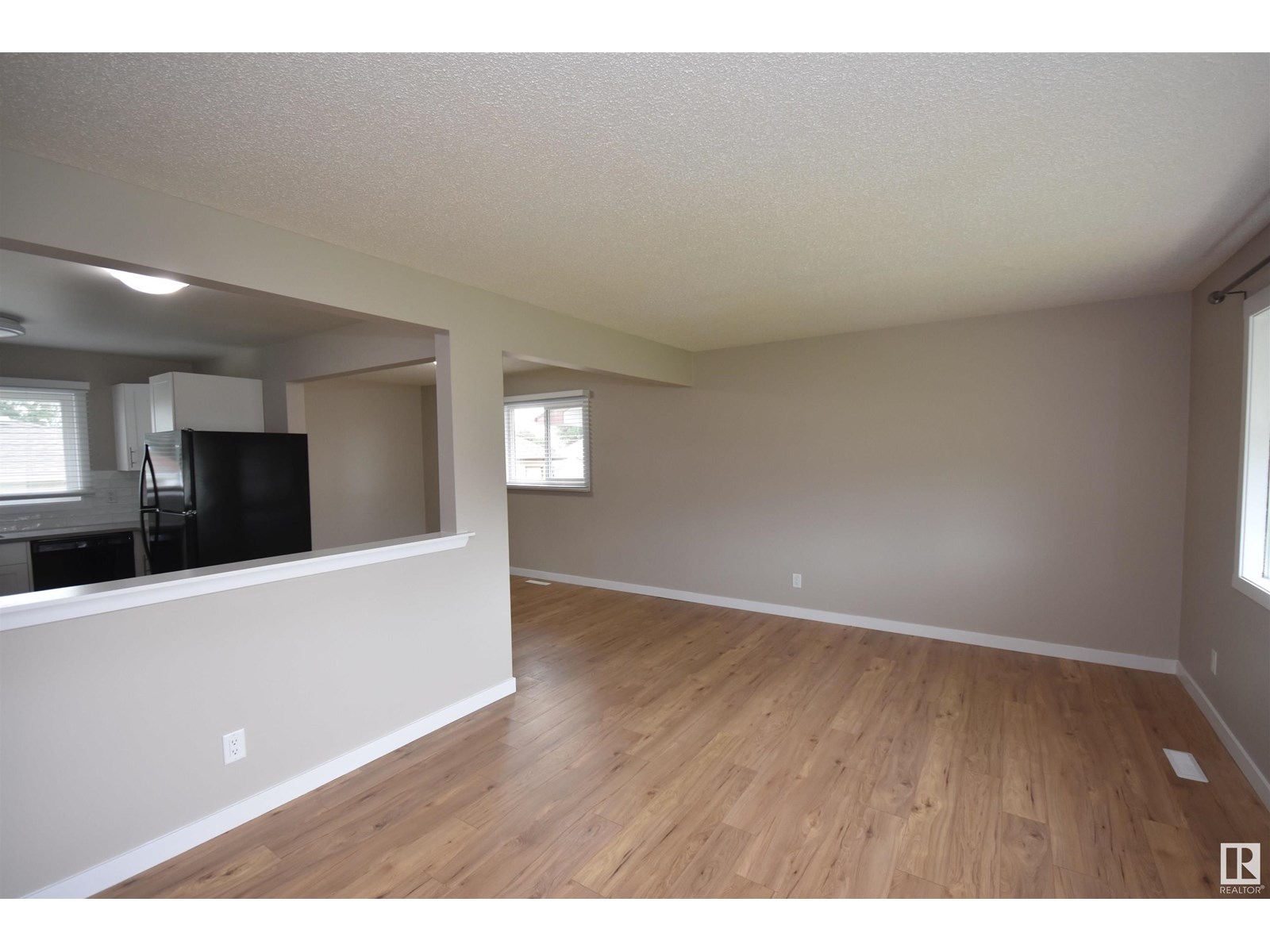 13527 70 ST NW