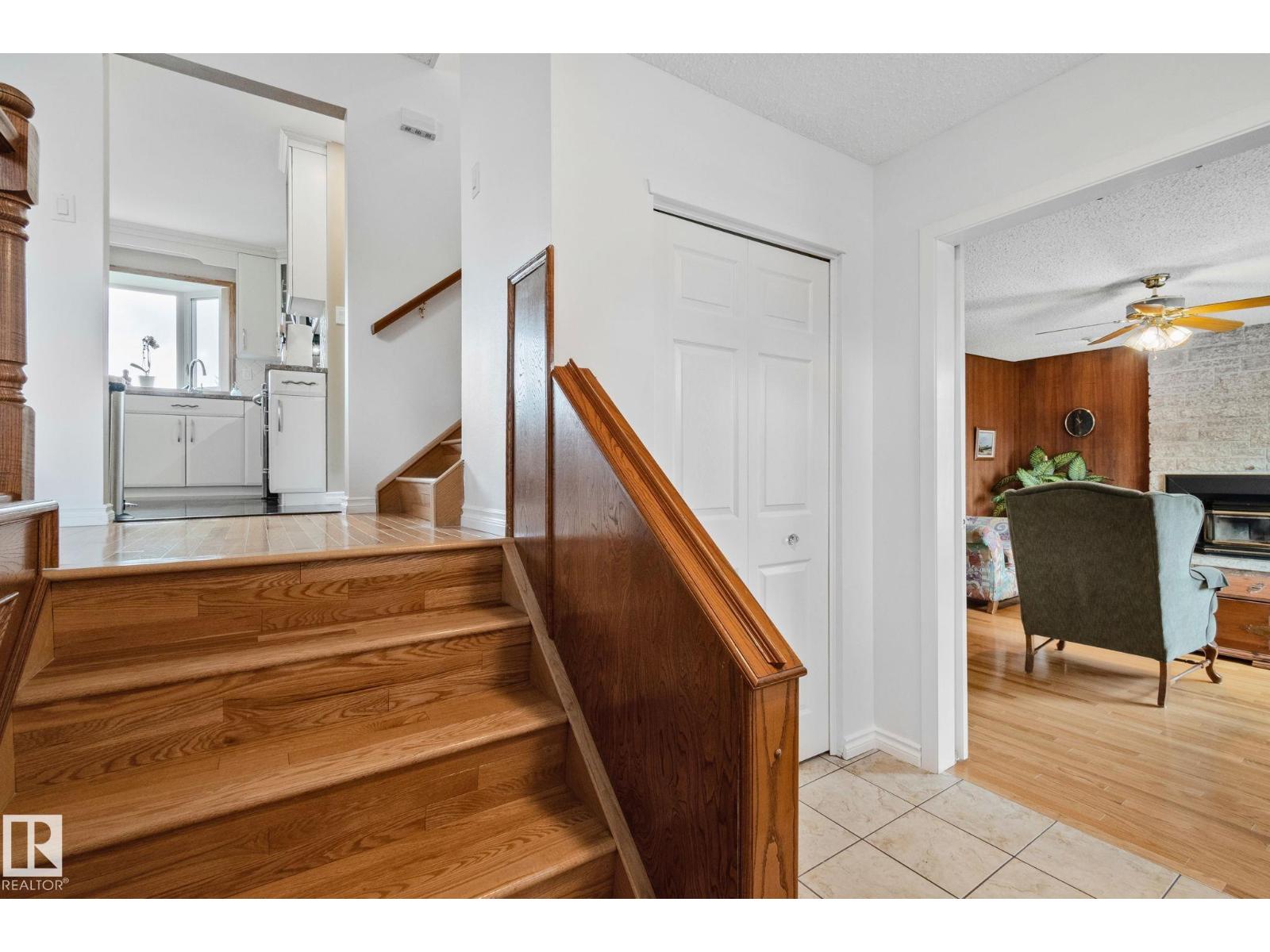 10715 33 AV NW