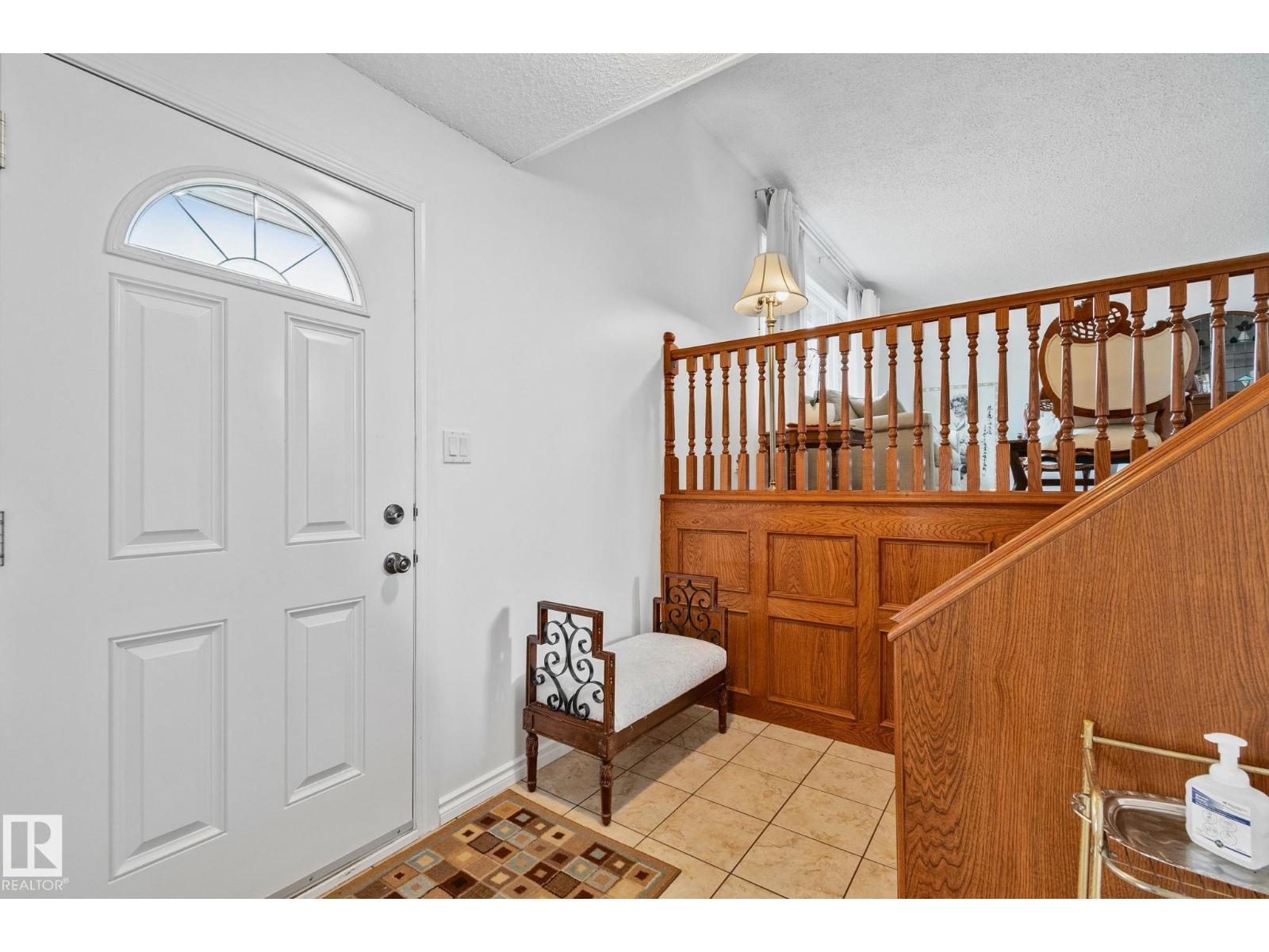10715 33 AV NW