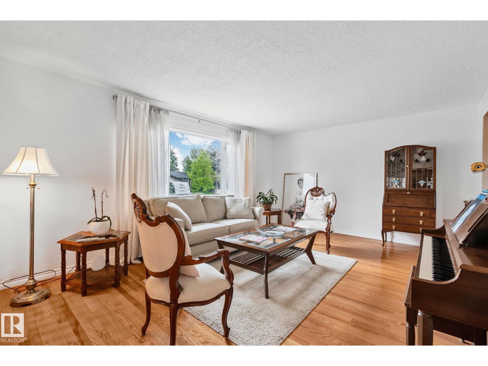 10715 33 AV NW