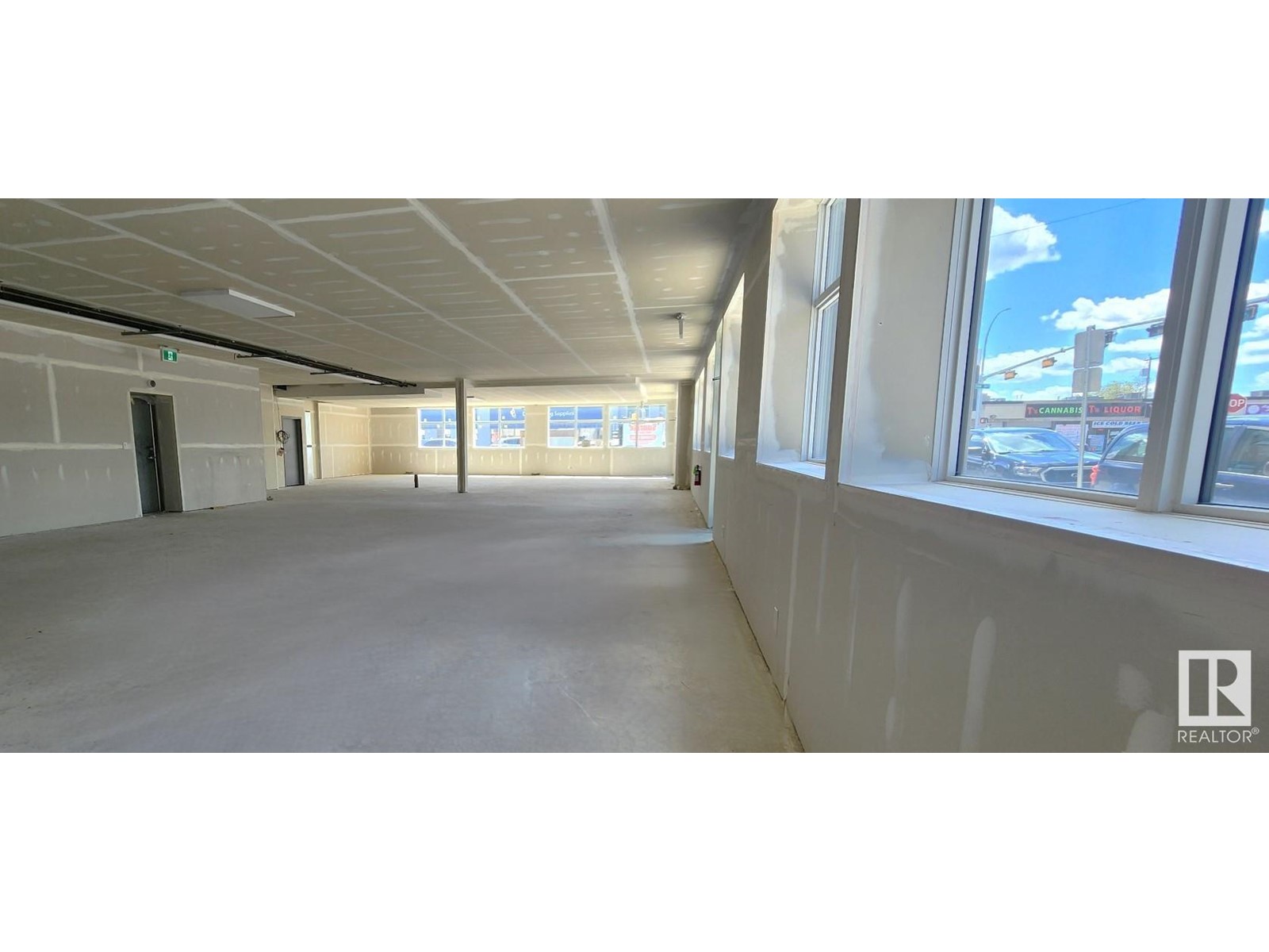 12228 118 AV NW