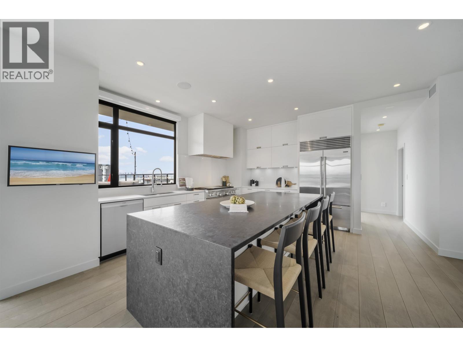 512 105 W 2ND STREET