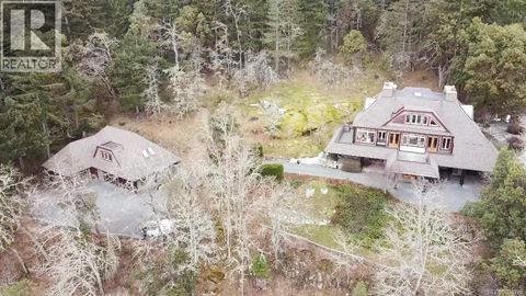 8242 Thomson Pl Central Saanich BC V8M1S1