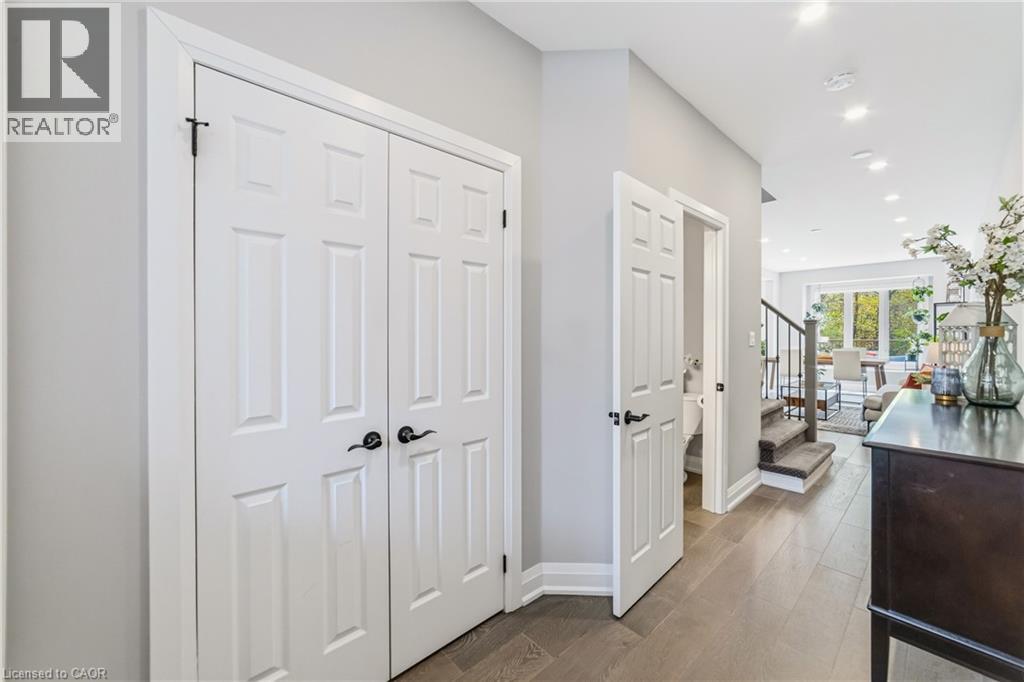 300 RAVINEVIEW Way Unit# 16