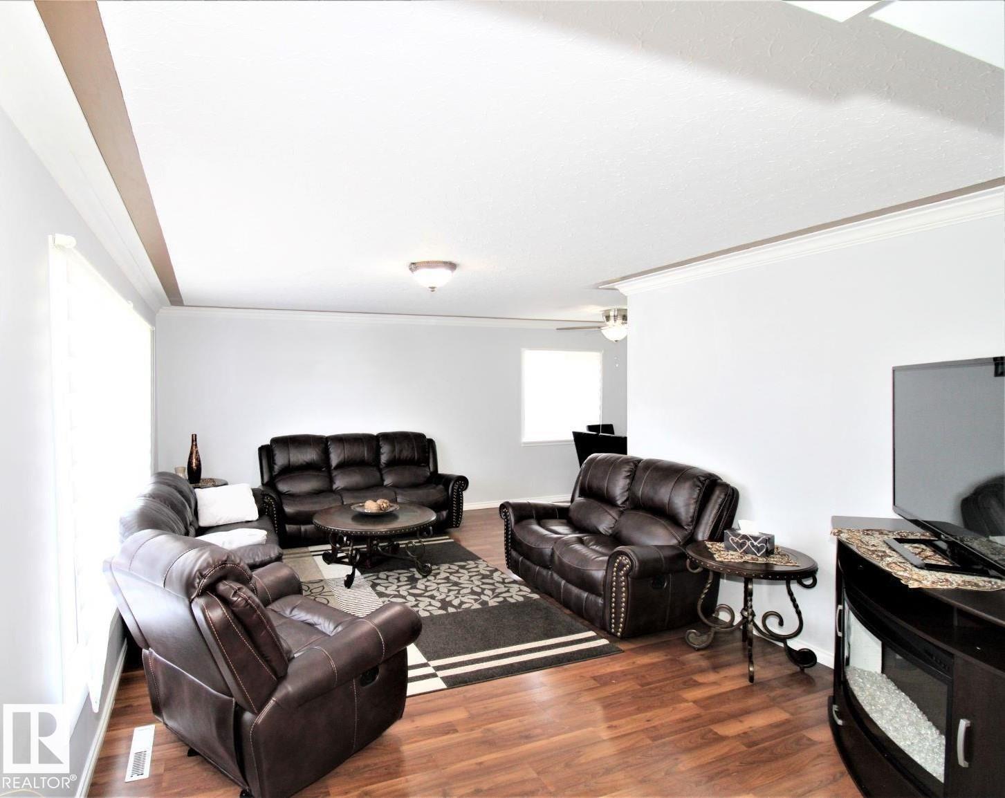 12111 137 AV NW