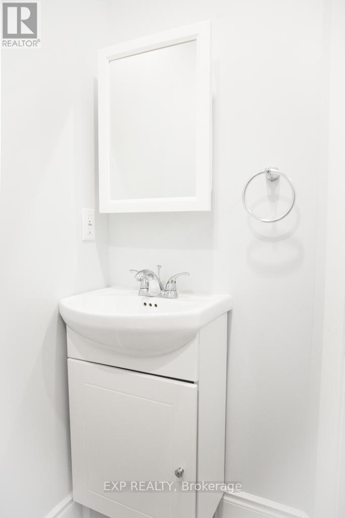 5 - 259 LAKESHORE ROAD E