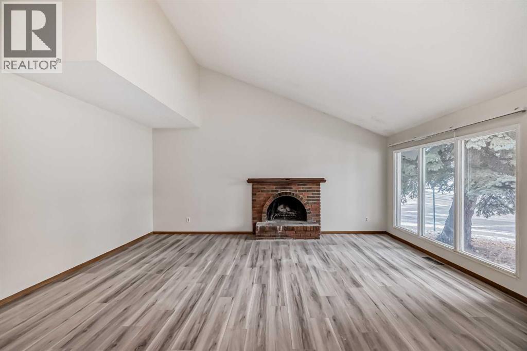 652 Queensland Drive SE