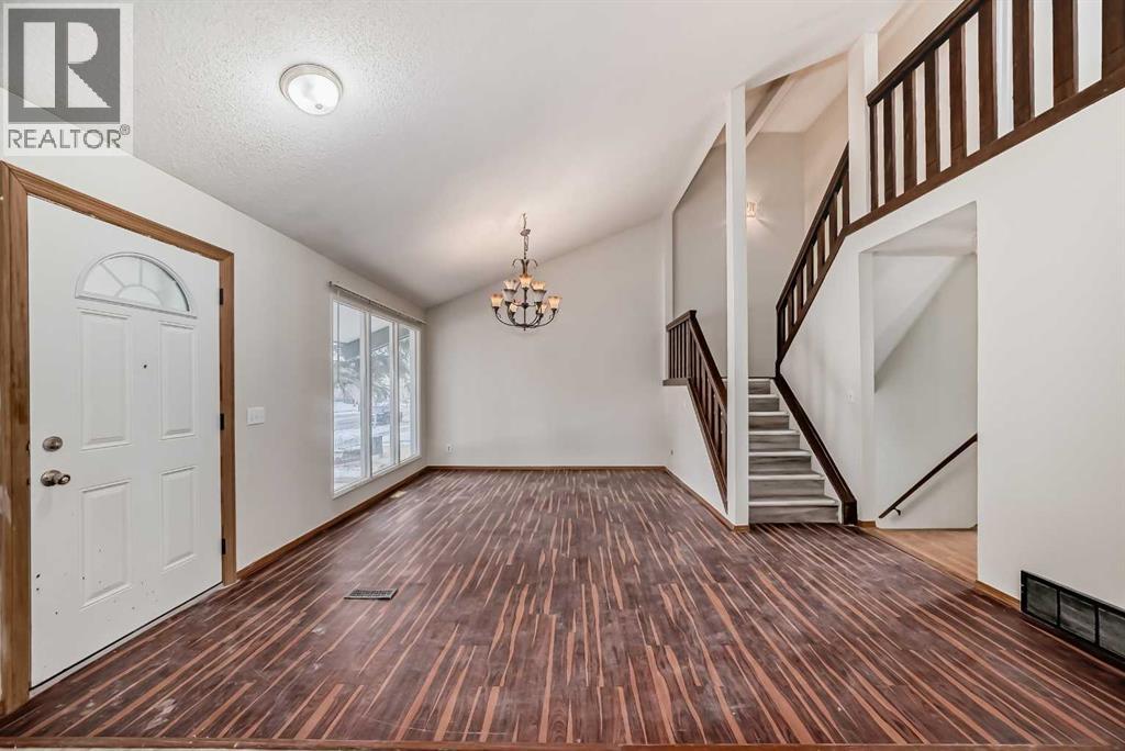 652 Queensland Drive SE