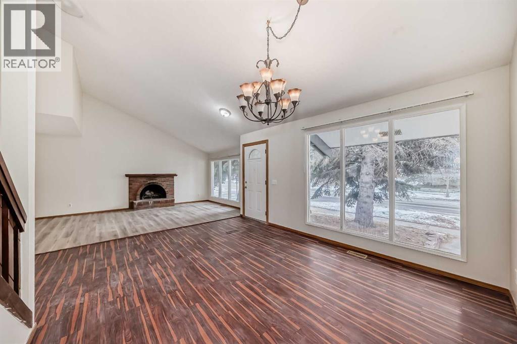 652 Queensland Drive SE