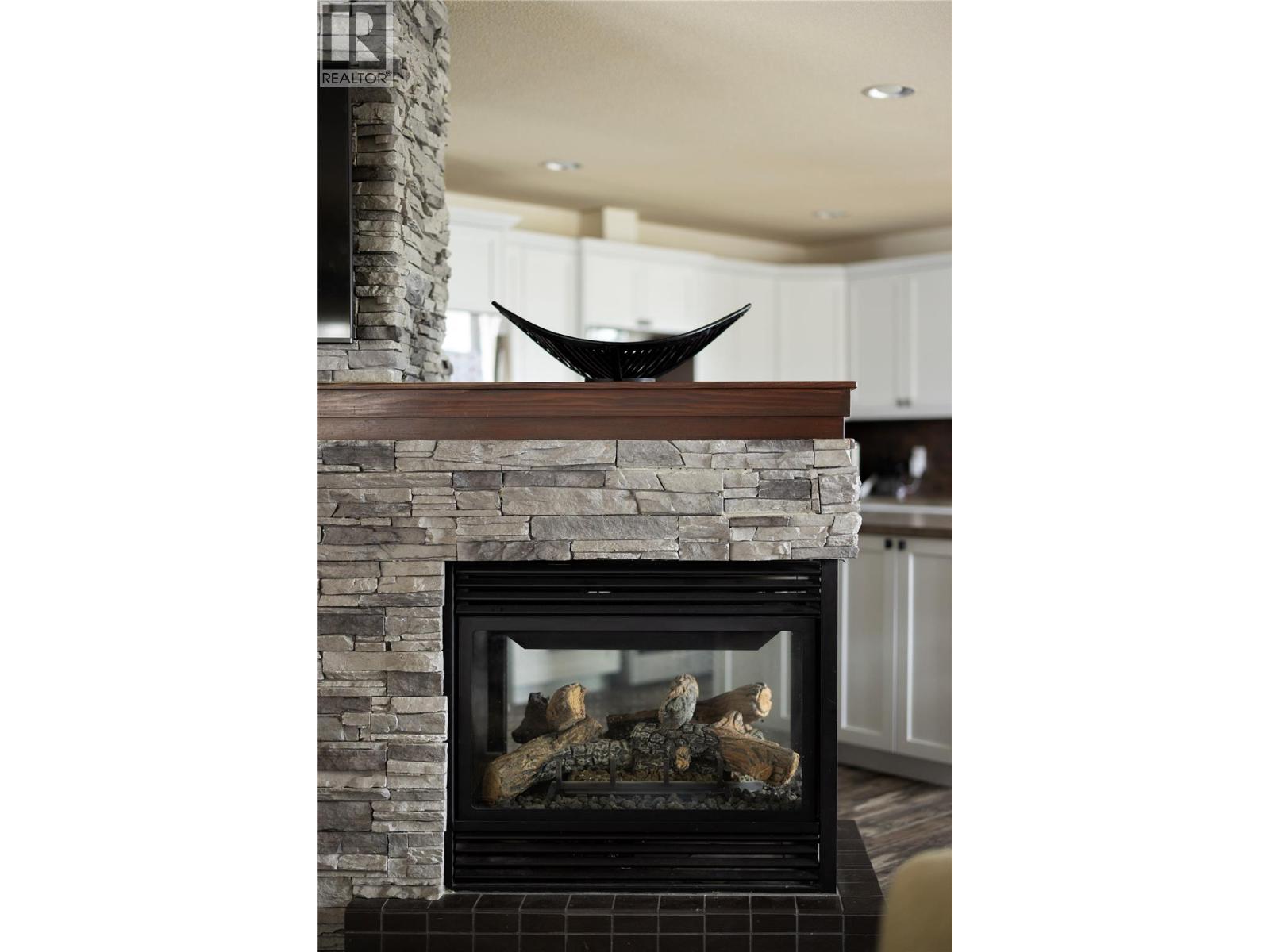 2049 Skyview Crescent