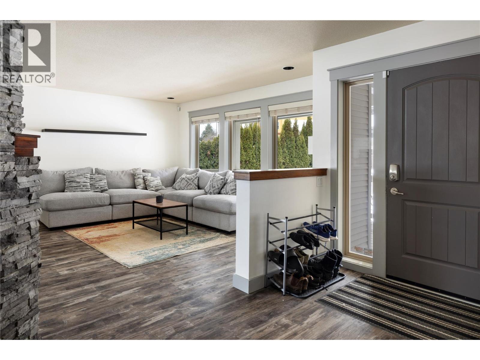 2049 Skyview Crescent