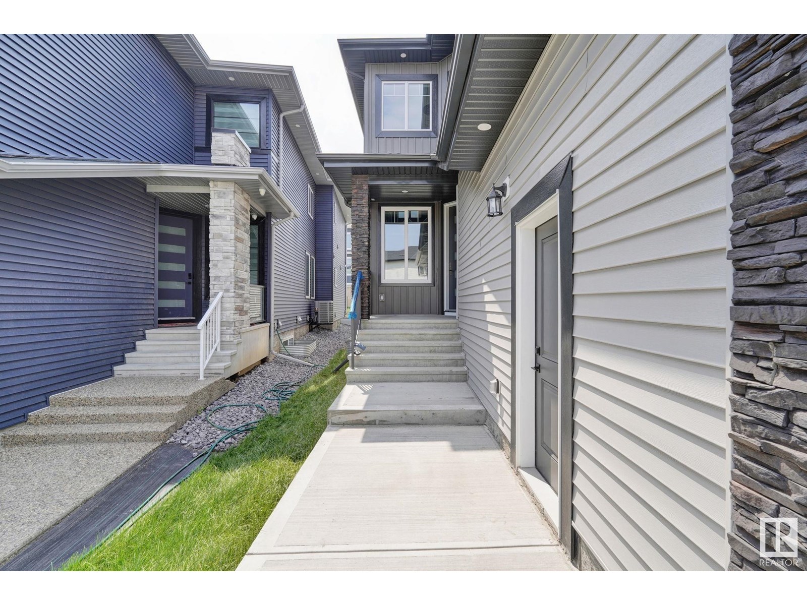 1815 17 AV NW