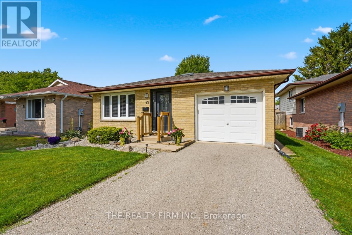 43 CLARA CRESCENT