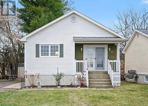 11 QUEEN STREET Perth ON K7H2W4