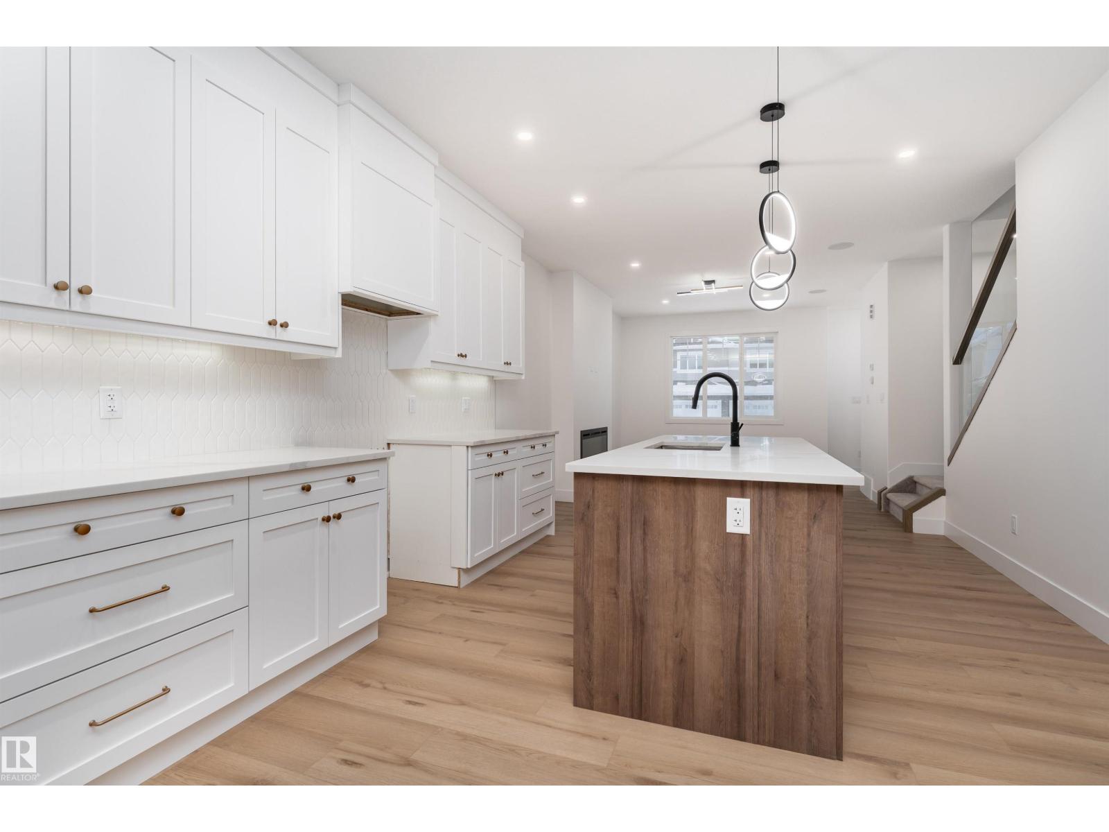 3109 MAGPIE WY NW