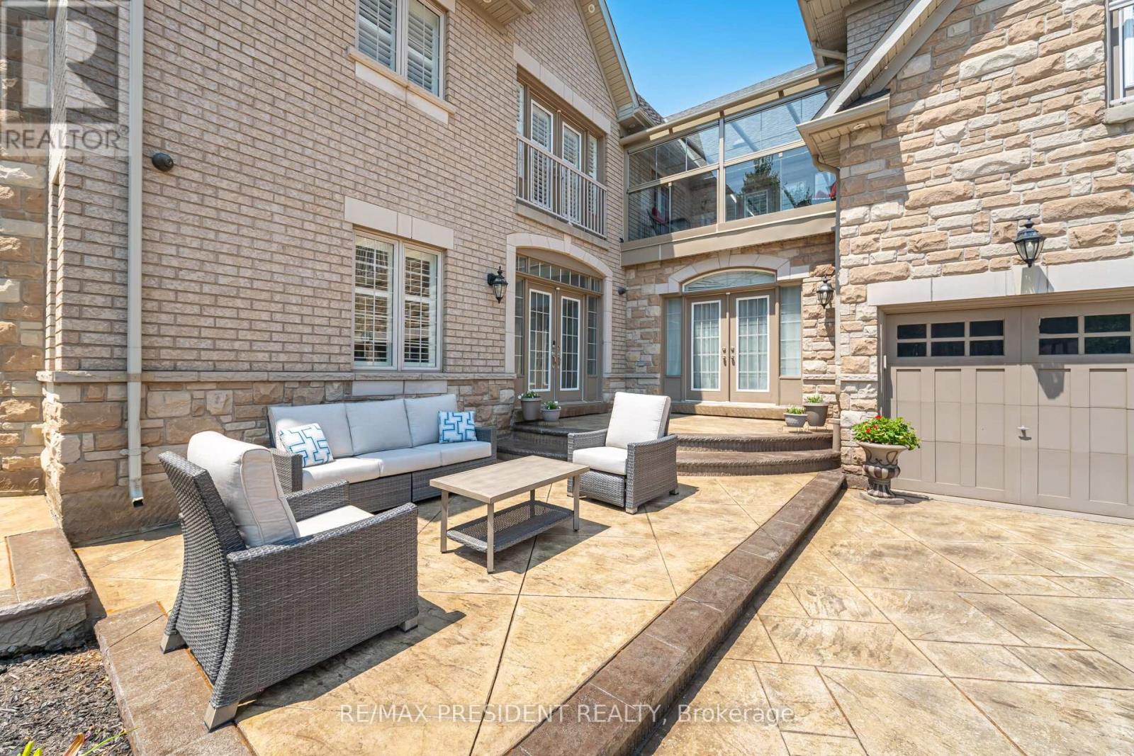 12 VALLEYRIDGE CRESCENT