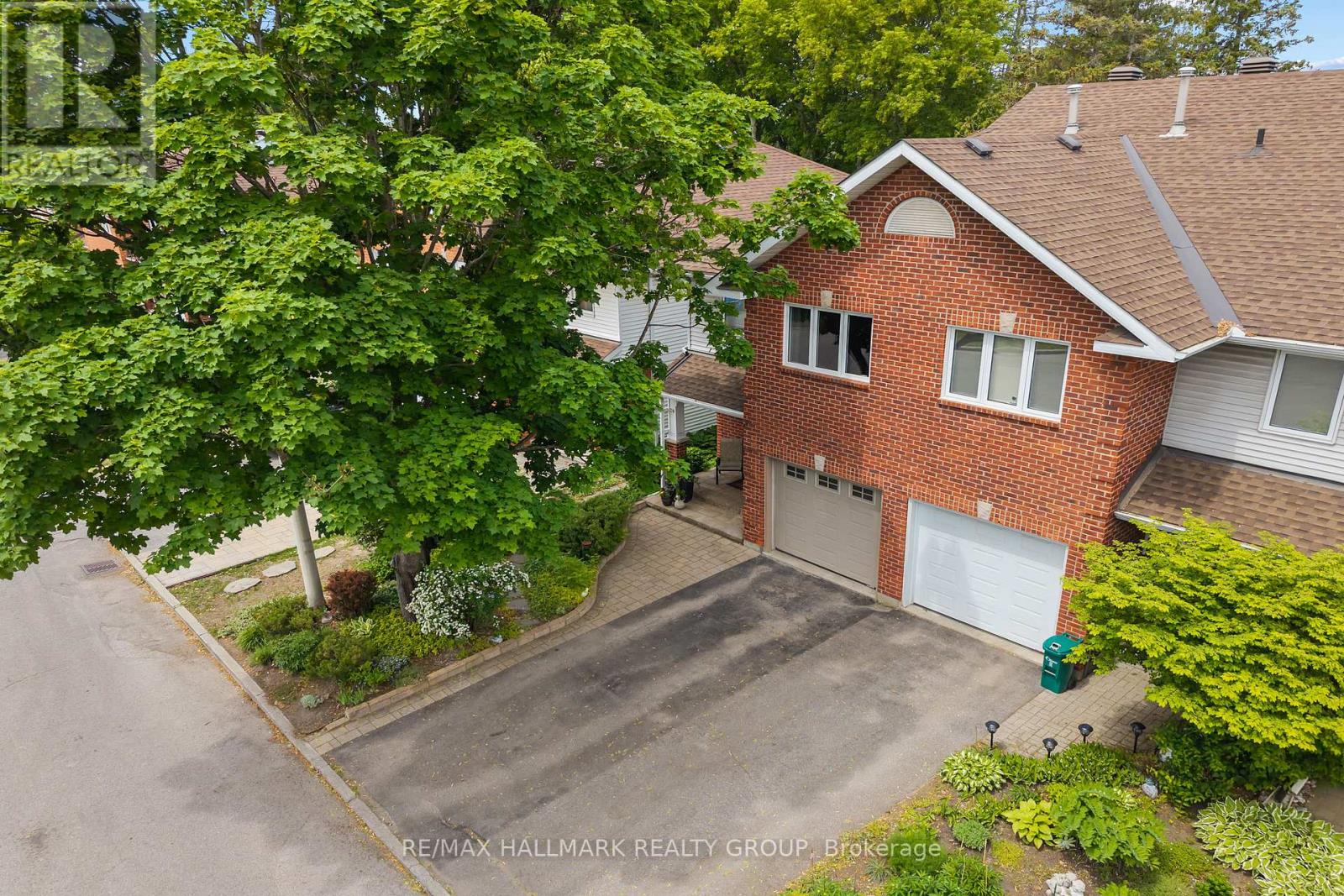 20 ROYAL OAK COURT