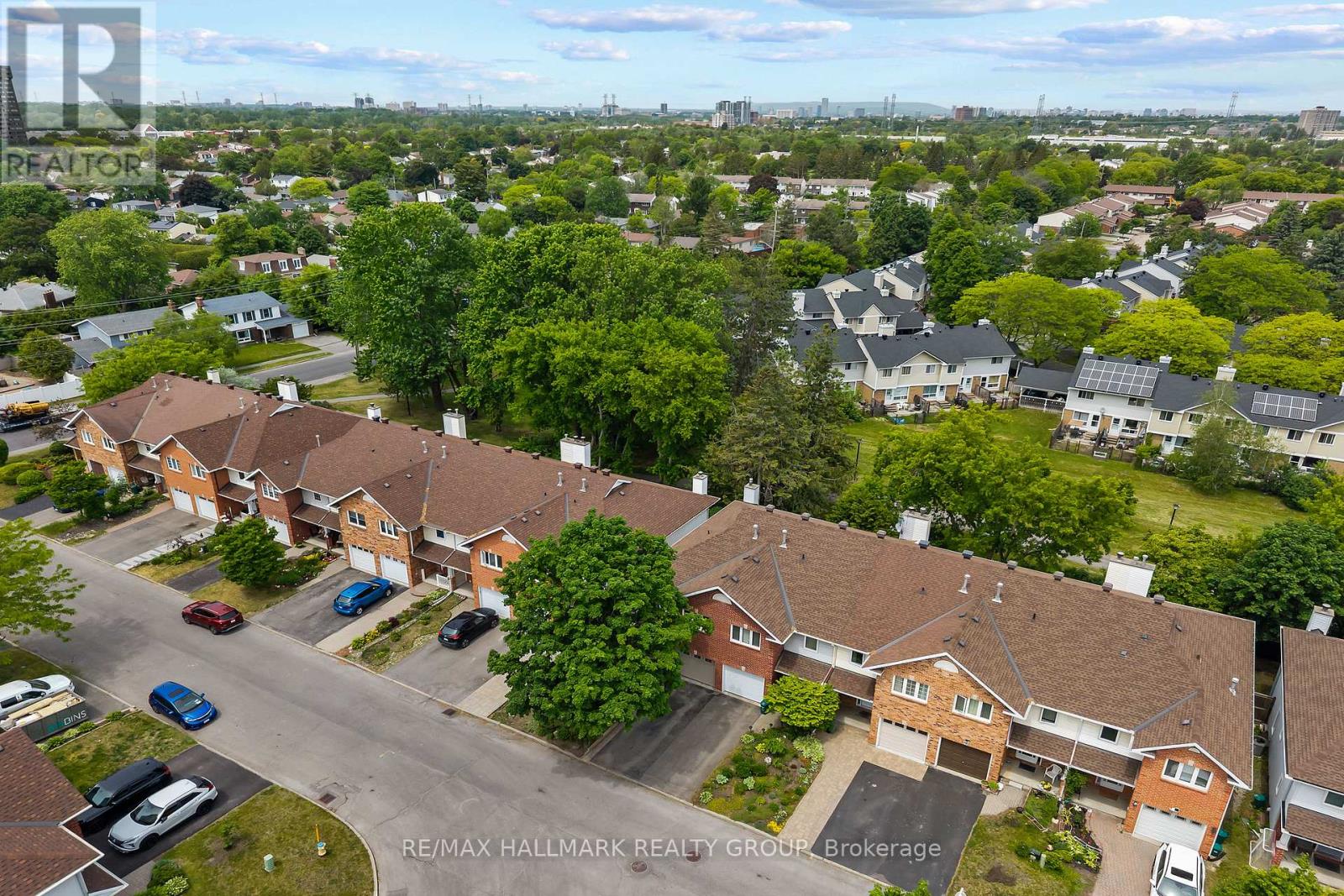 20 ROYAL OAK COURT