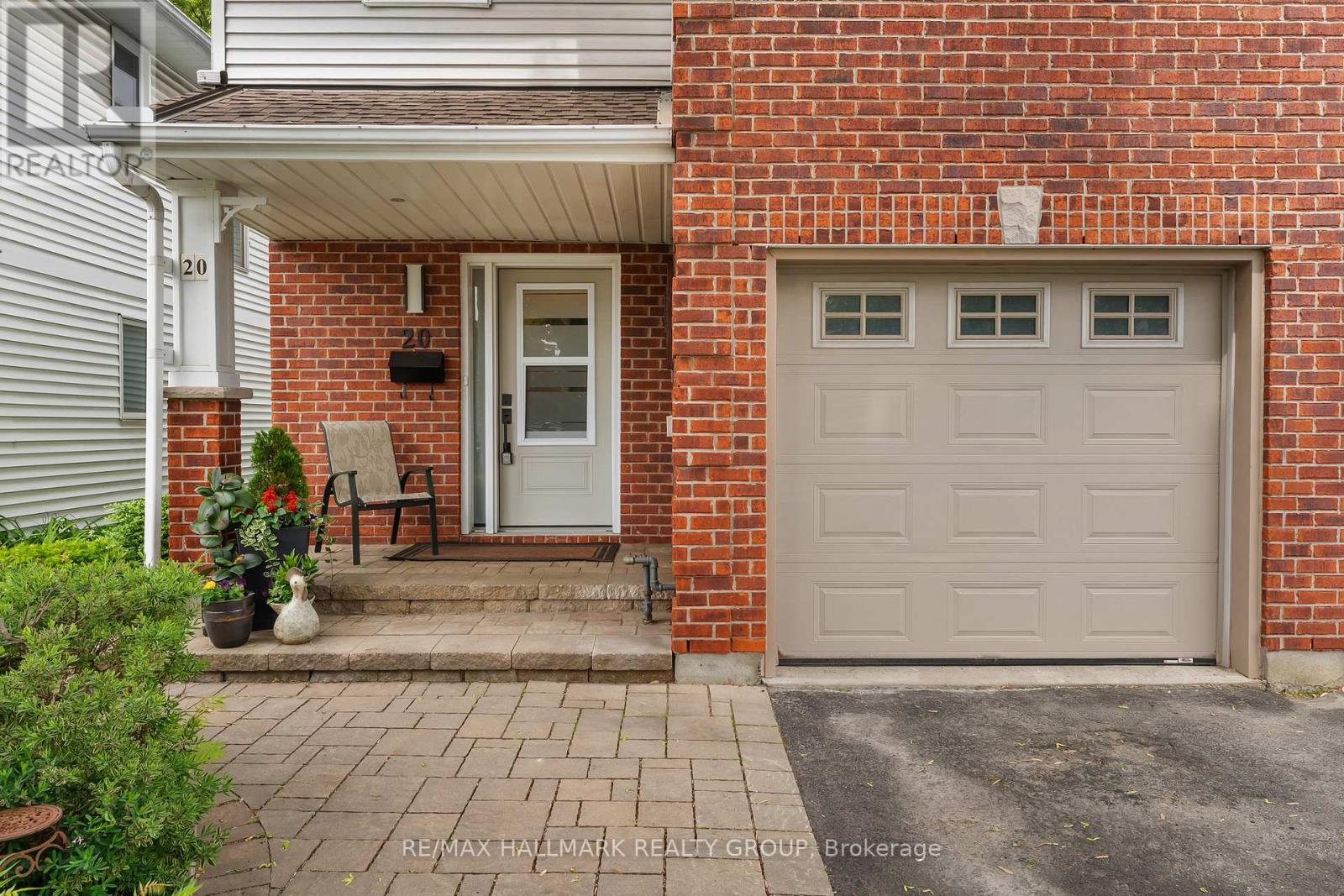 20 ROYAL OAK COURT