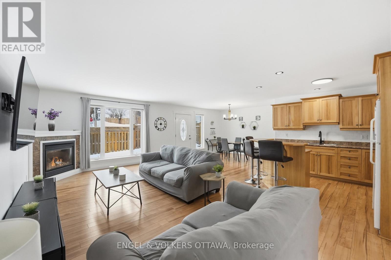 27 IVY AVENUE