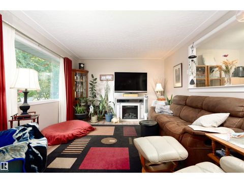 10324 136 AV NW Edmonton AB T5E1W1