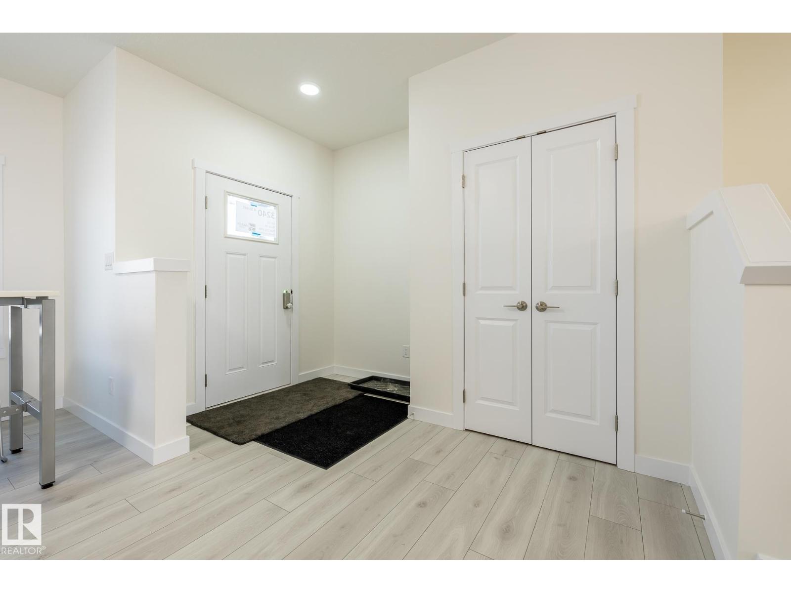 27 Renwyck PL