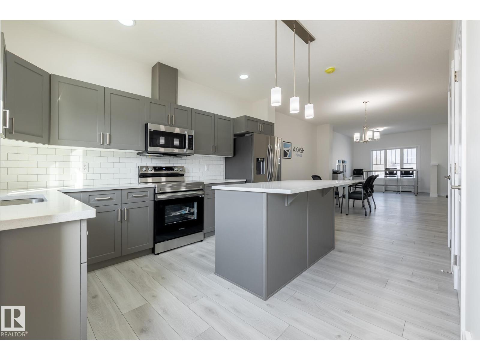27 Renwyck PL
