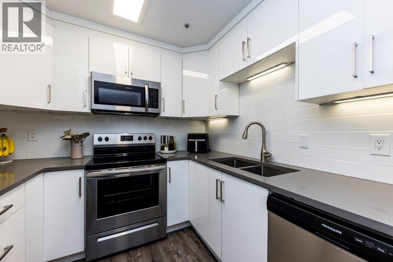 16 3200 WESTWOOD STREET