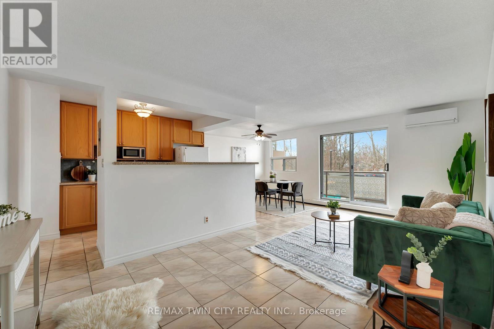 207 - 793 COLBORNE STREET