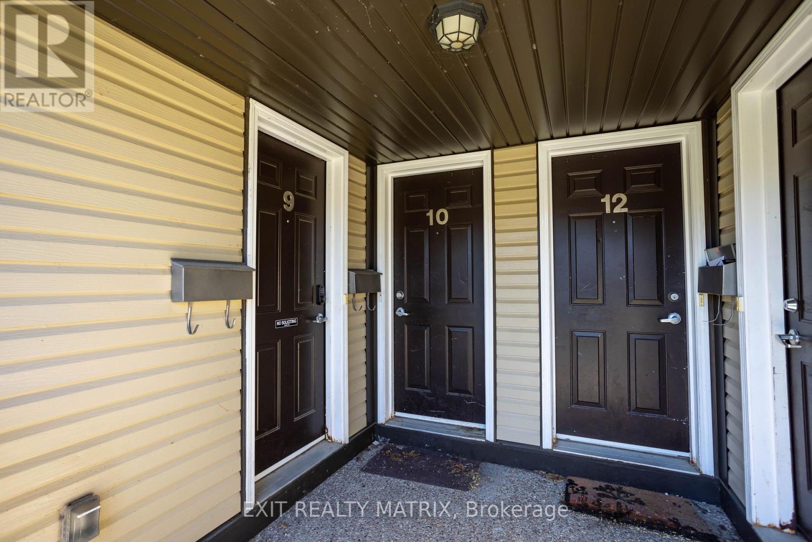 9 - 2224 MARBLE CRESCENT - Photo 2