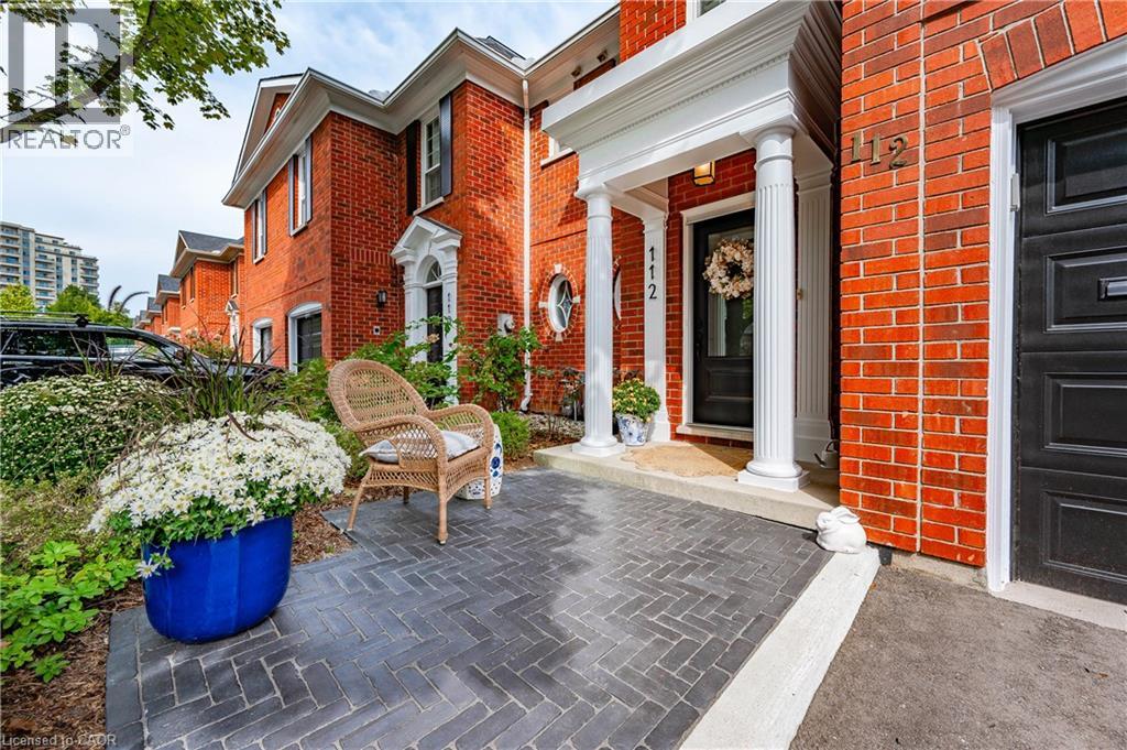 112 FAIRWOOD Place W