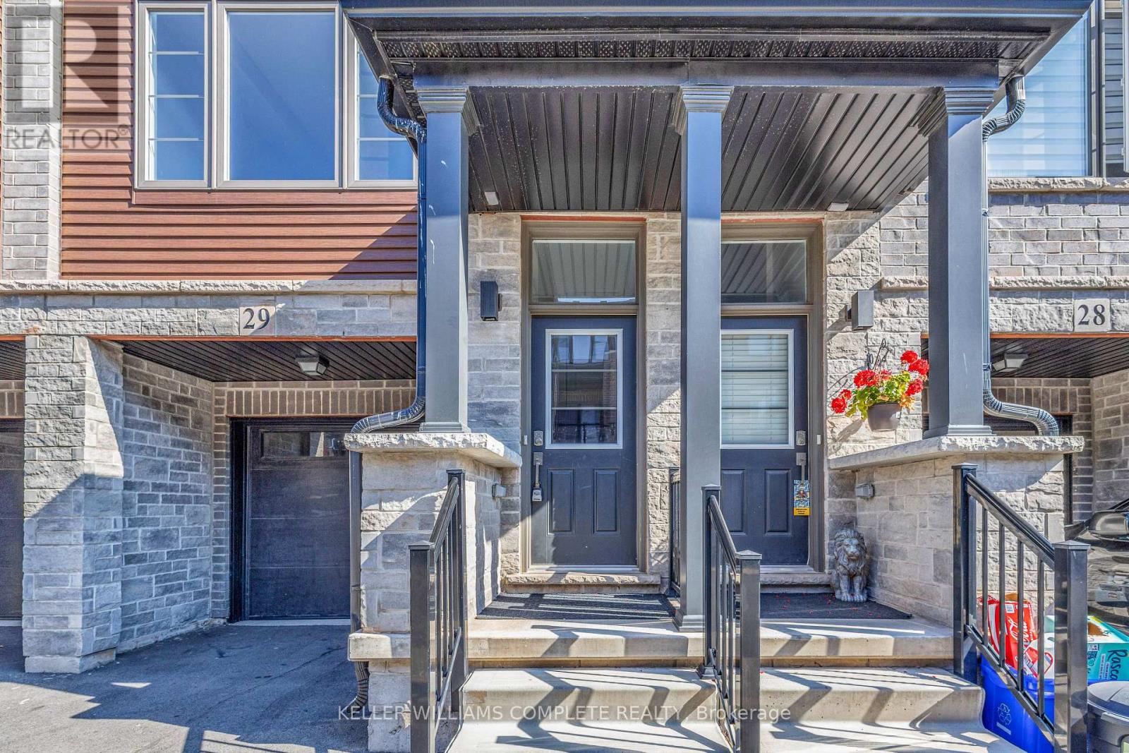 29 - 575 WOODWARD AVENUE