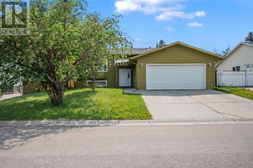 99 Castleglen Crescent NE