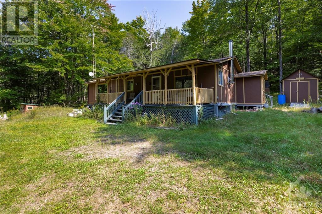 Photo 1 of 29 — 3750 ELPHIN MABERLY Terrace, Lanark, ON K0H2C0