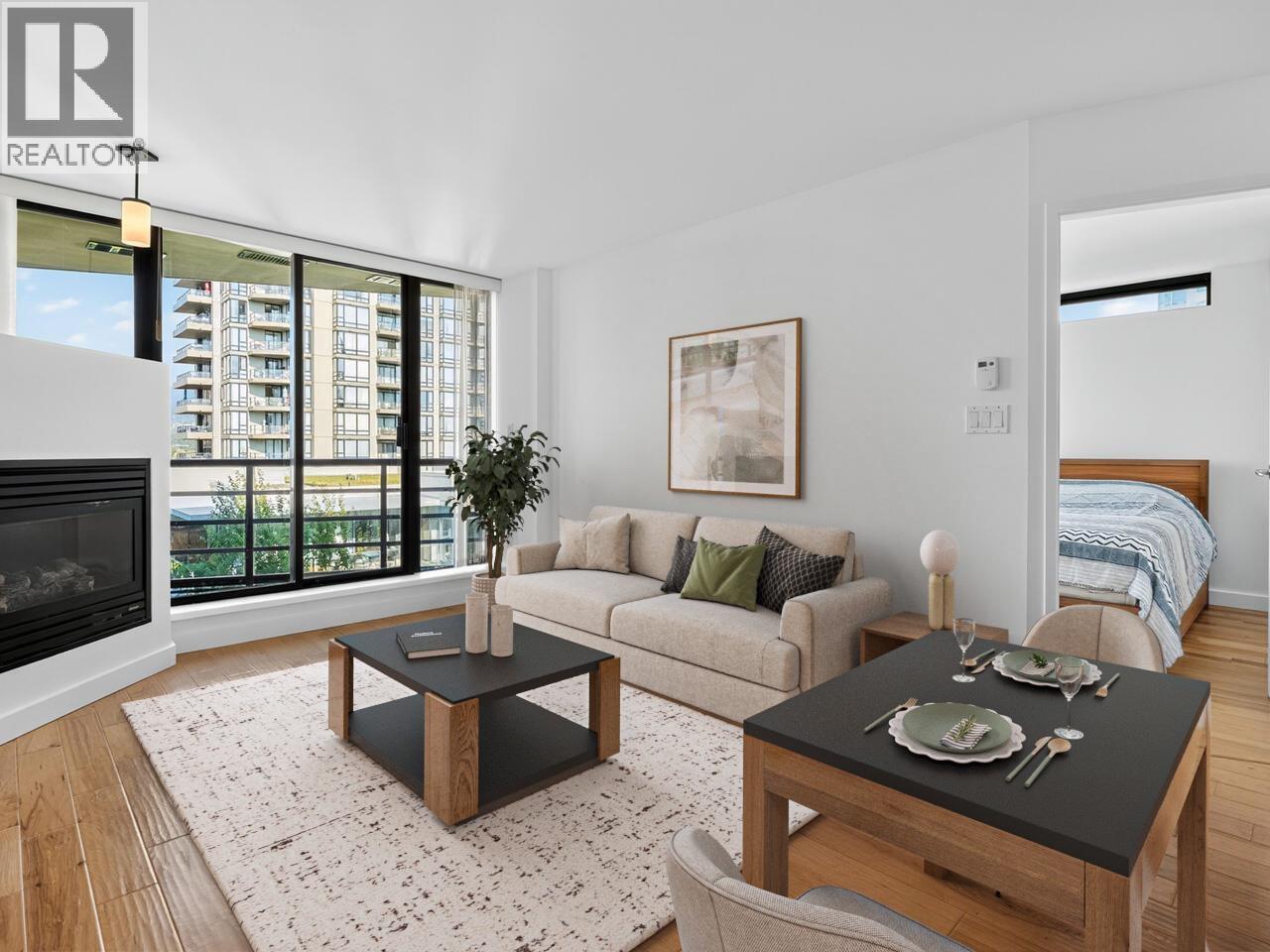 907 124 W 1ST STREET