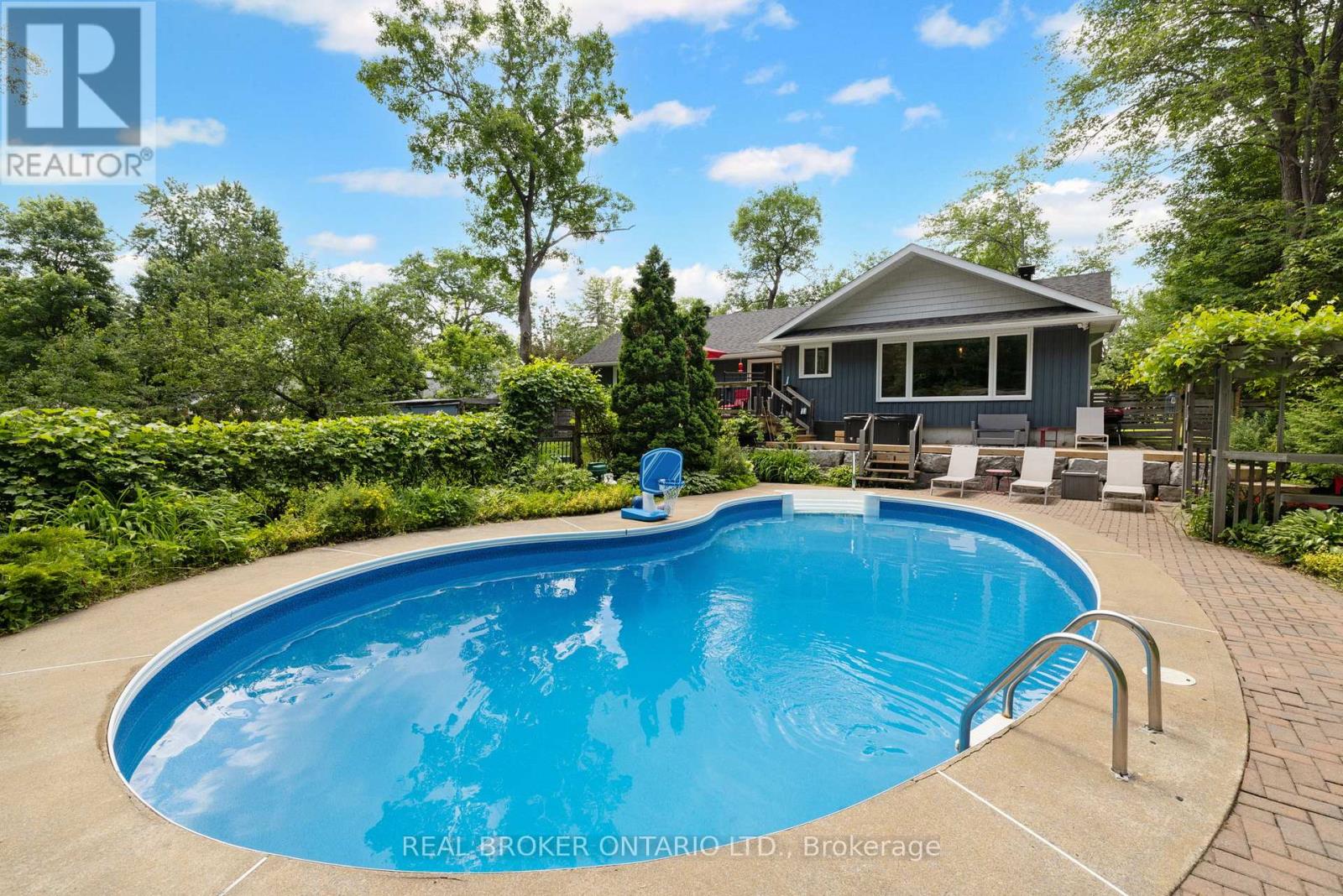 929 BAYVIEW DRIVE