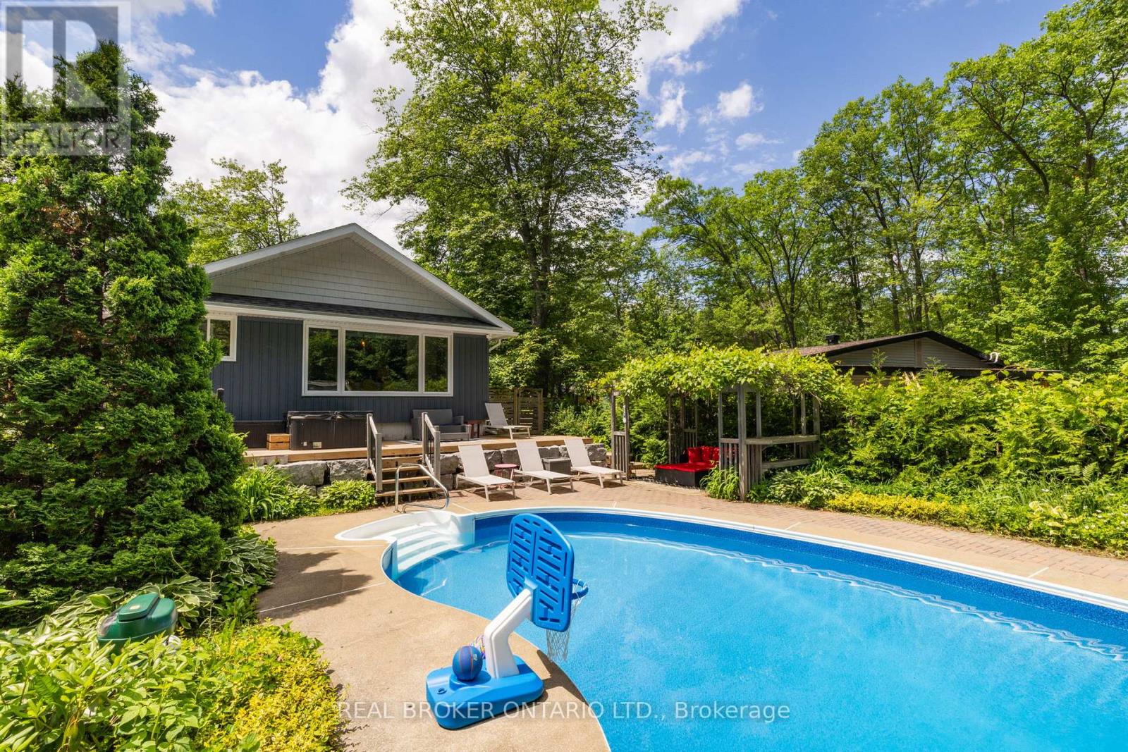929 BAYVIEW DRIVE