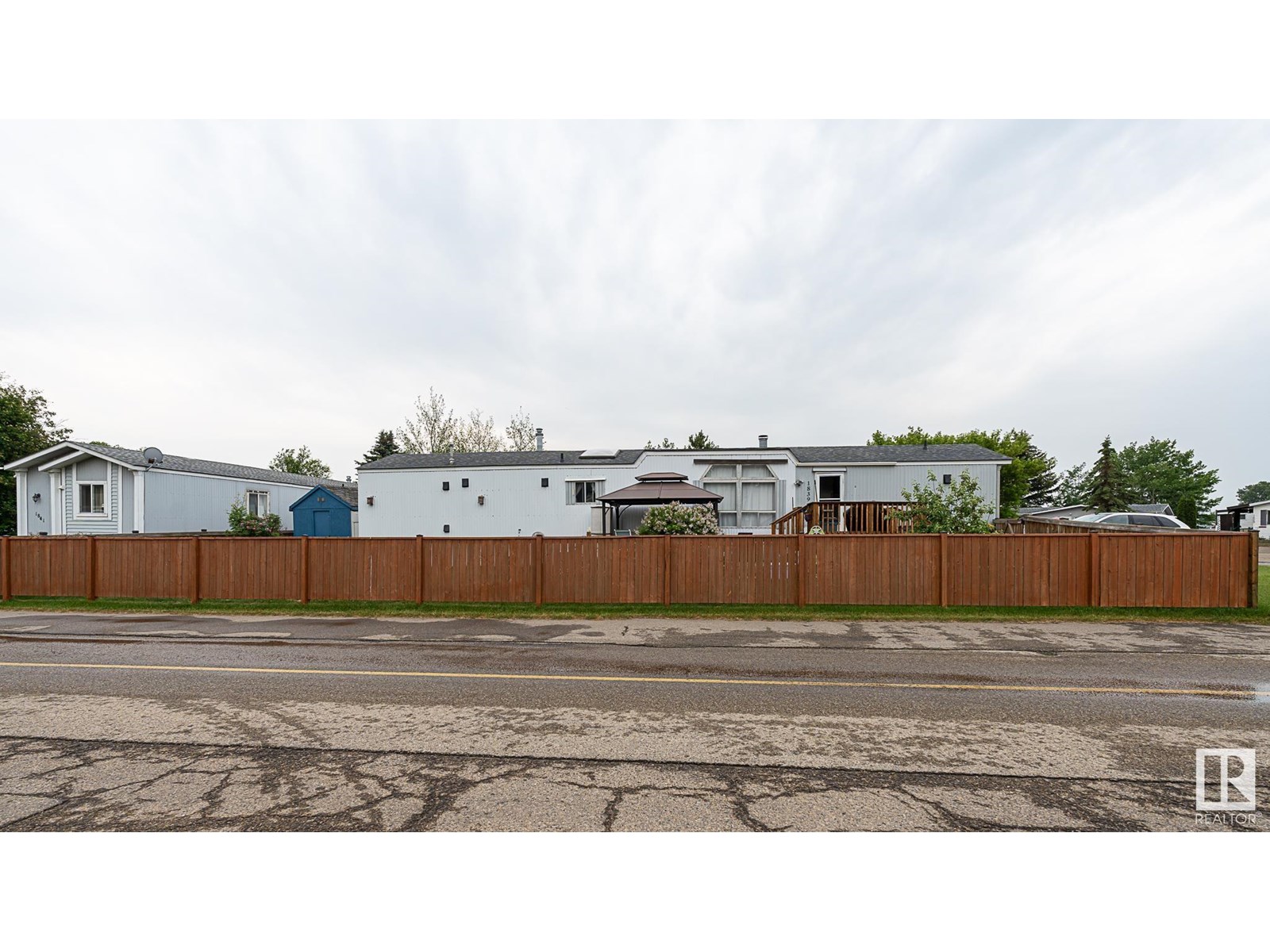 1839 West Oak CO NW