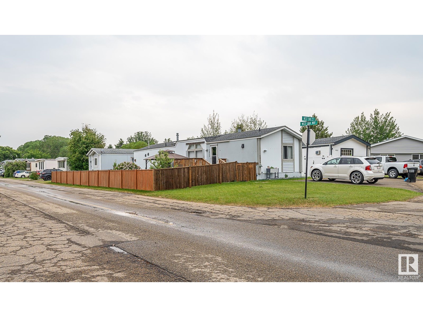 1839 West Oak CO NW