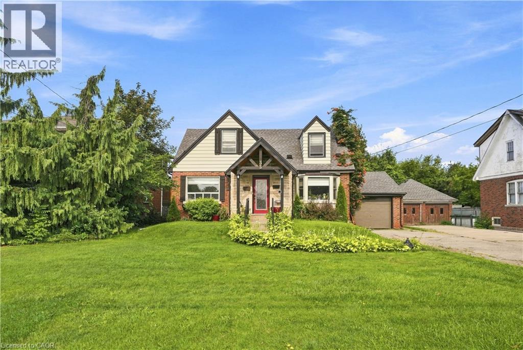 35 CENTENNIAL Parkway S
