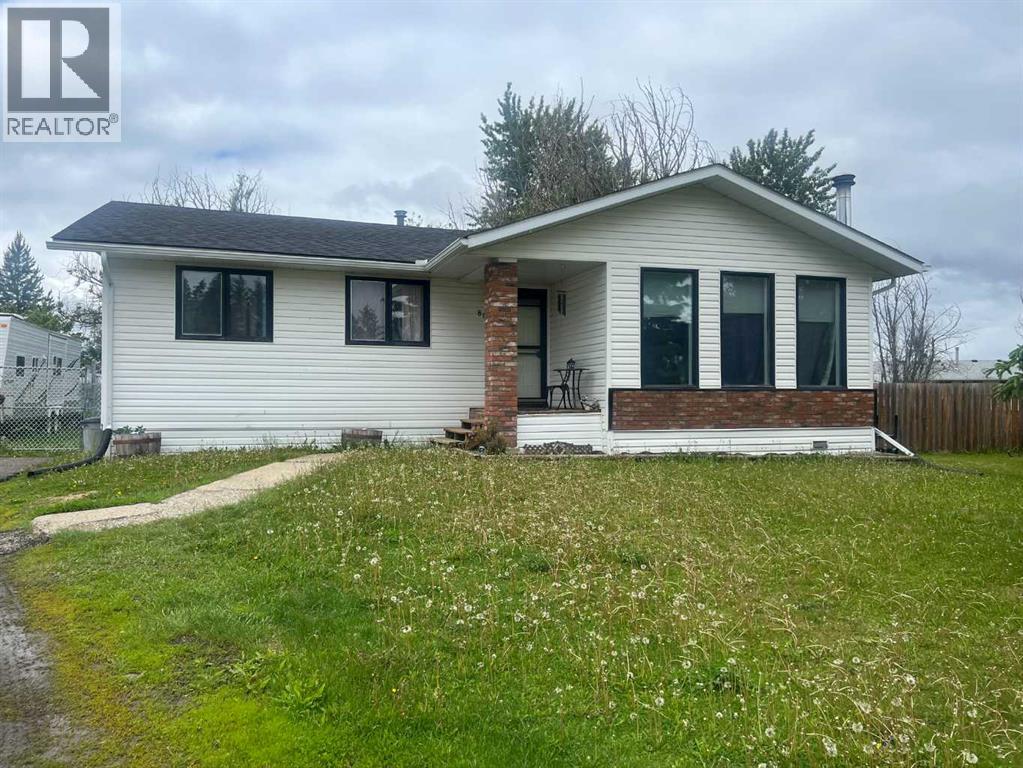Photo 1 of 24 — 806 7 A Street, Fox Creek, AB T0H1P0
