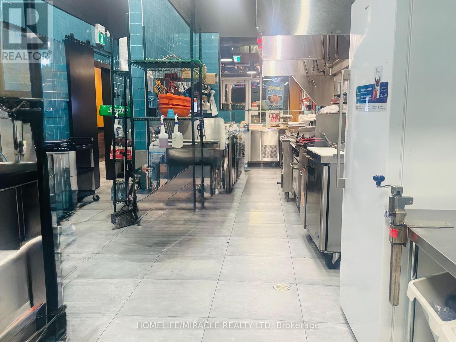 104 - 5 ROSSLAND ROAD E