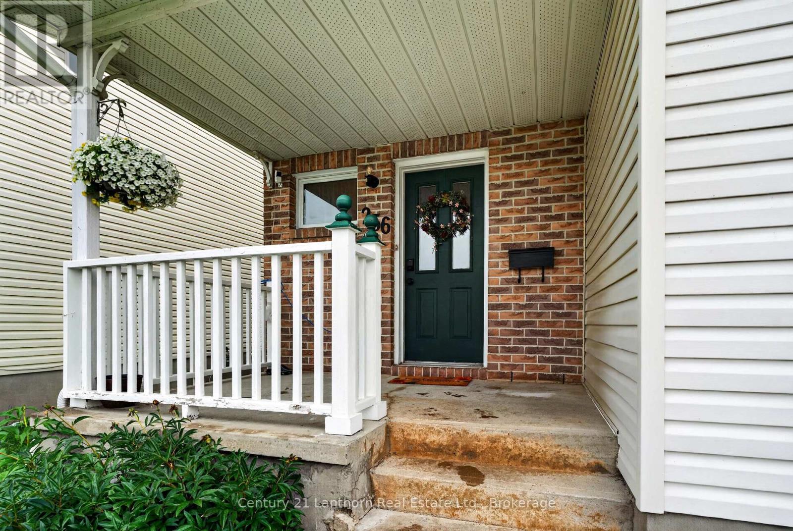 256 VANGUARD COURT