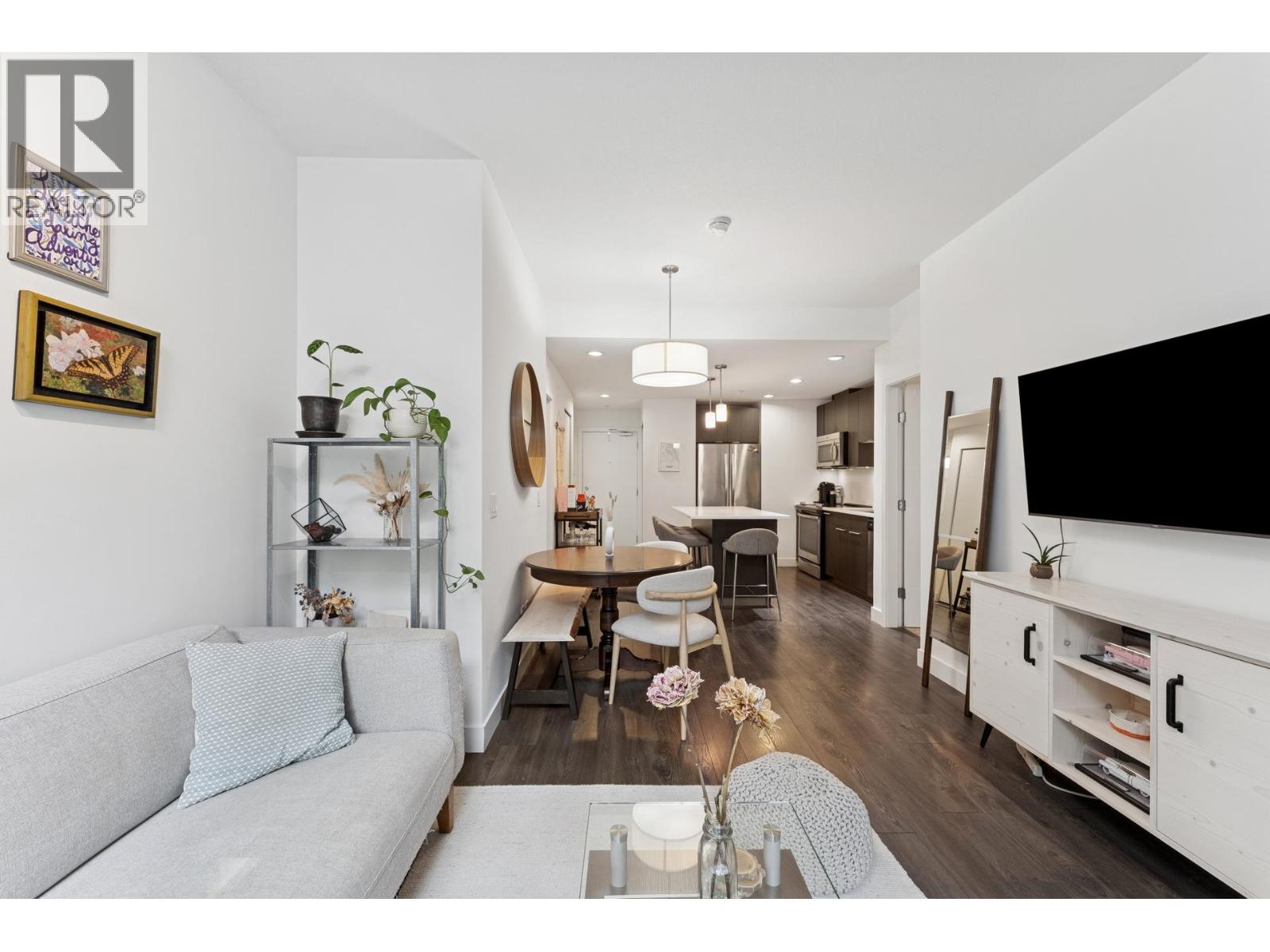 123 723 W 3RD STREET